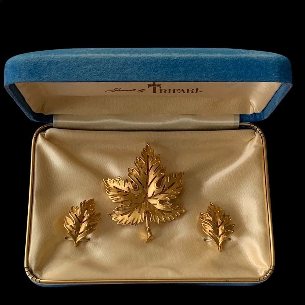 SIGNED - Vintage Trifari Set in Original Box